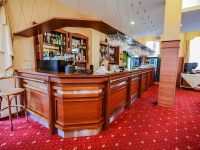 Бар към ресторанта на хотел двореца